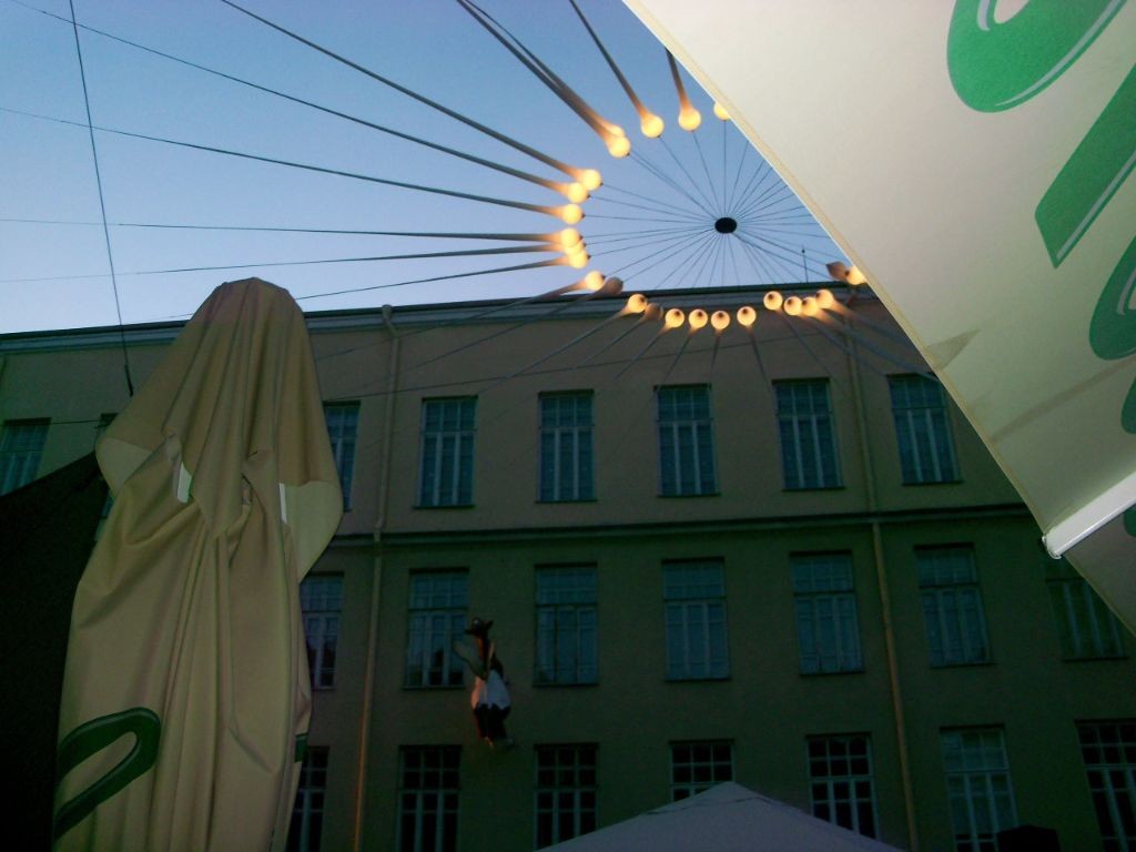 Di abend: Live Musik währed ne Kuh die Wand hoch fliegt im Vasaros Terasa („Summer Terace“). Leider habe wir nen Großteil der Musik verpasst, die um 11 schon zu Ende war