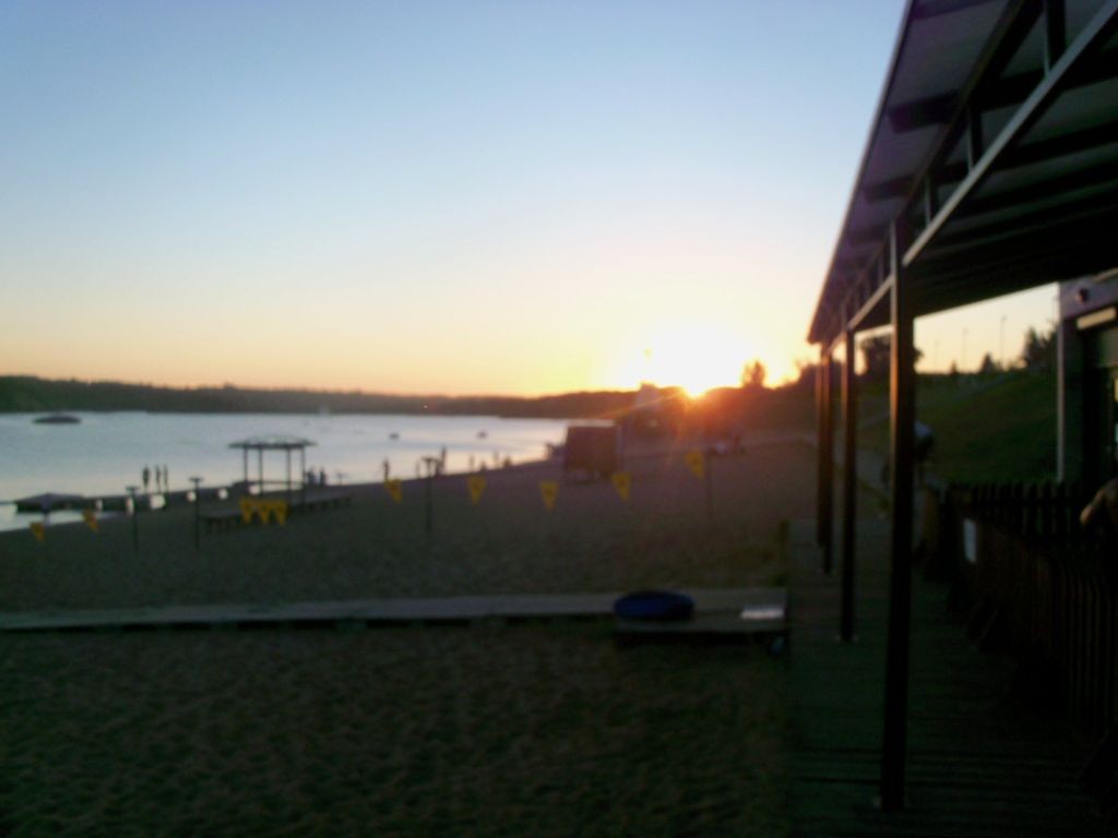 Der Strand vor der Tür, Sonnenuntergang inklusive :)